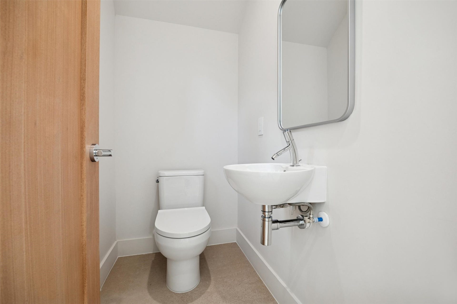 3514 Mount Vernon Street, Houston, TX 77006 Half bath located on the 1st floor.