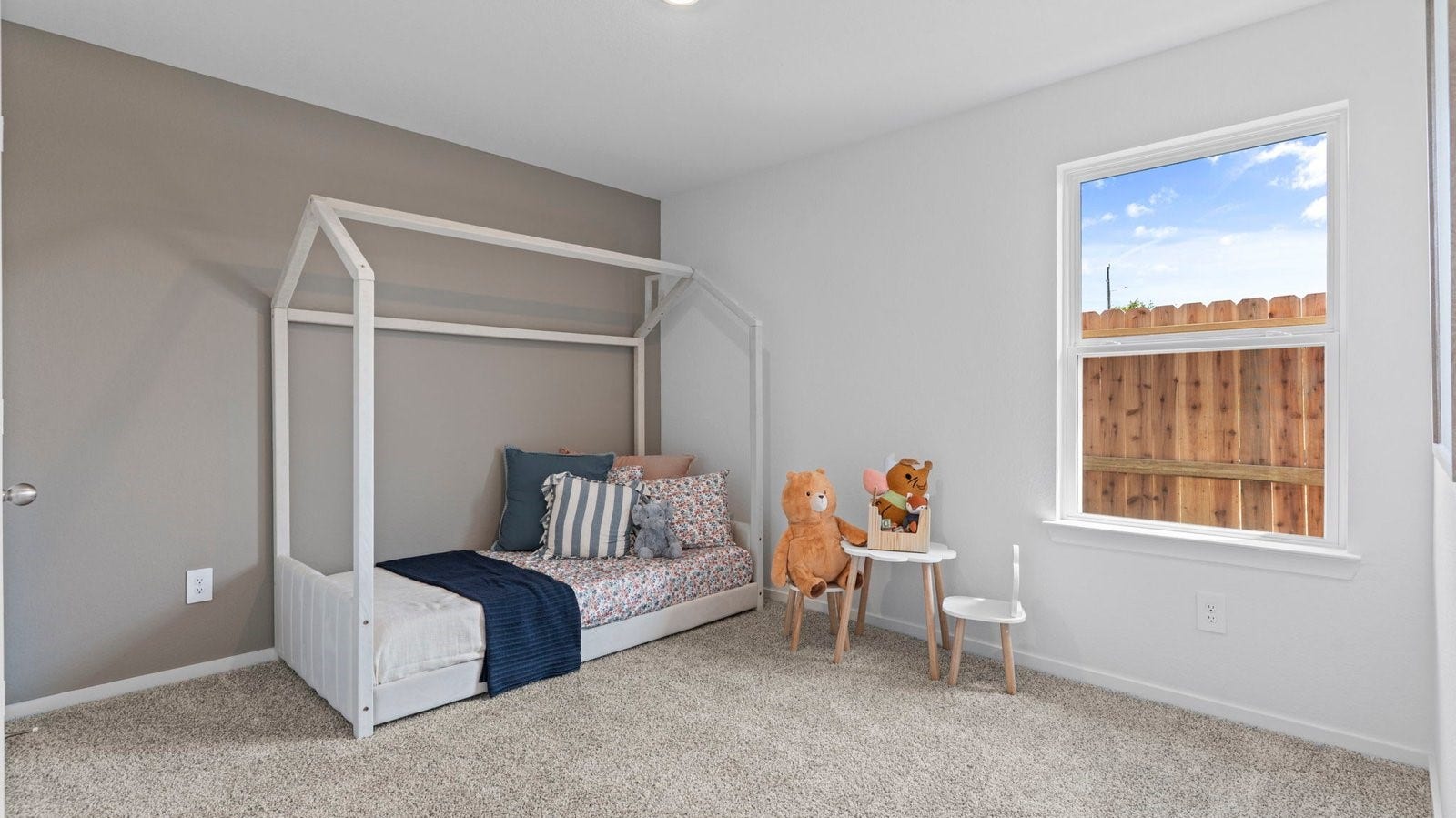 3505 Horseshoe Trail Road, League City, TX 77511 Comfortable guest bedroom featuring neutral-toned walls, carpeted flooring, and a separate closet.