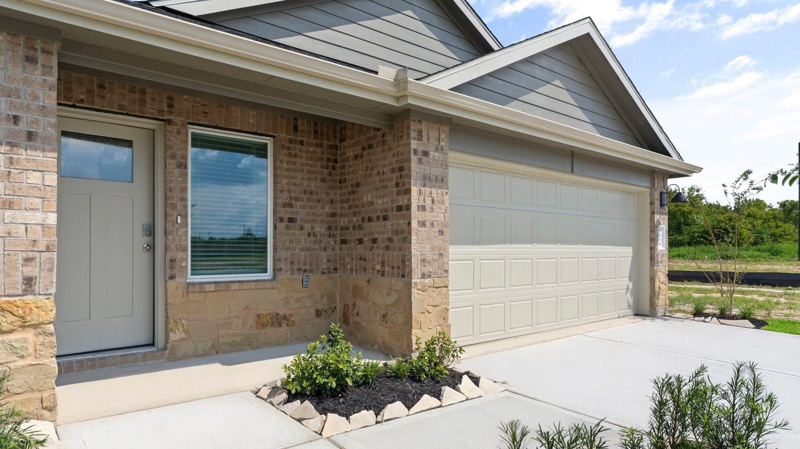 3505 Horseshoe Trail Road, League City, TX 77511 View of the front door and garage
