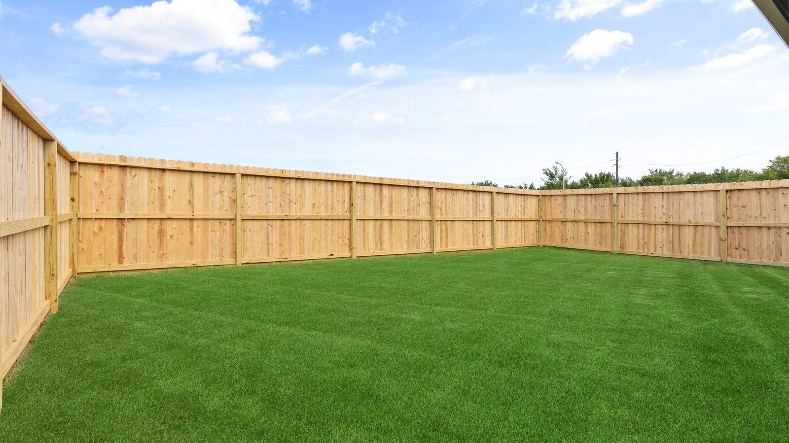3505 Horseshoe Trail Road, League City, TX 77511 Large fenced-in backyard with a covered patio, perfect for outdoor entertaining.