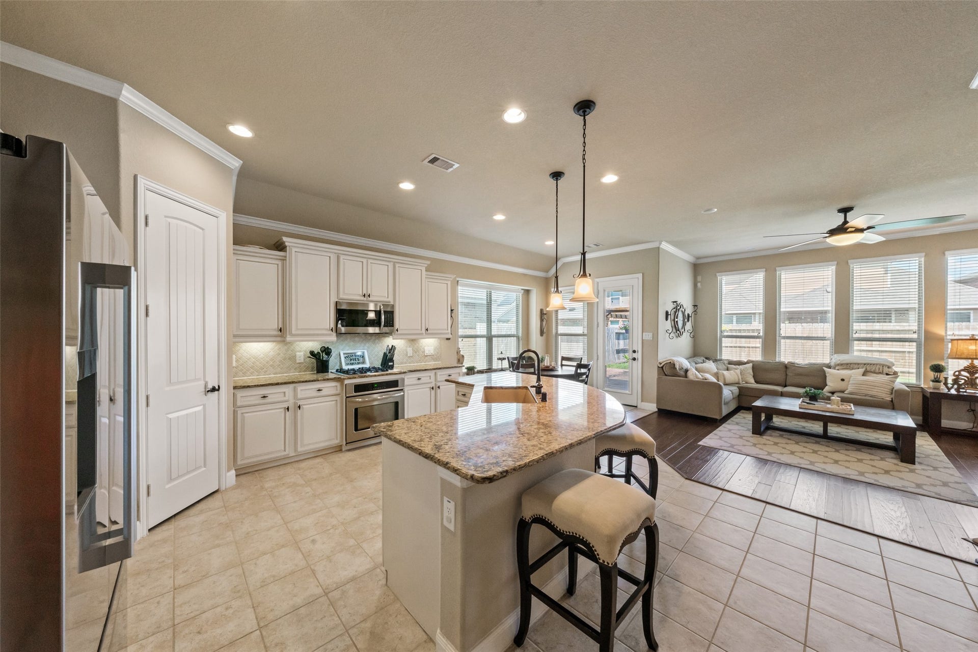 Another view of this well designed kitchen