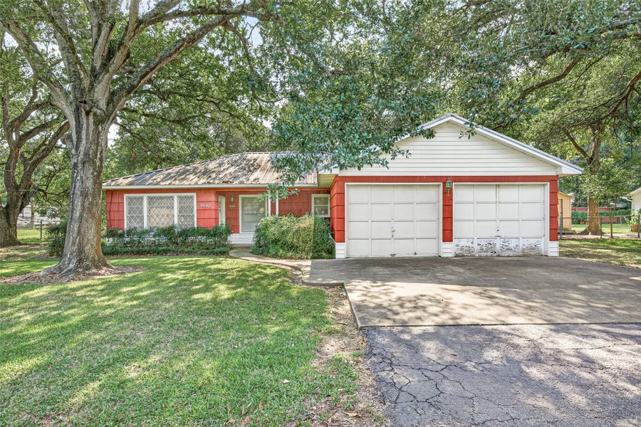 Property photo for 9502 Line Street, Needville, TX