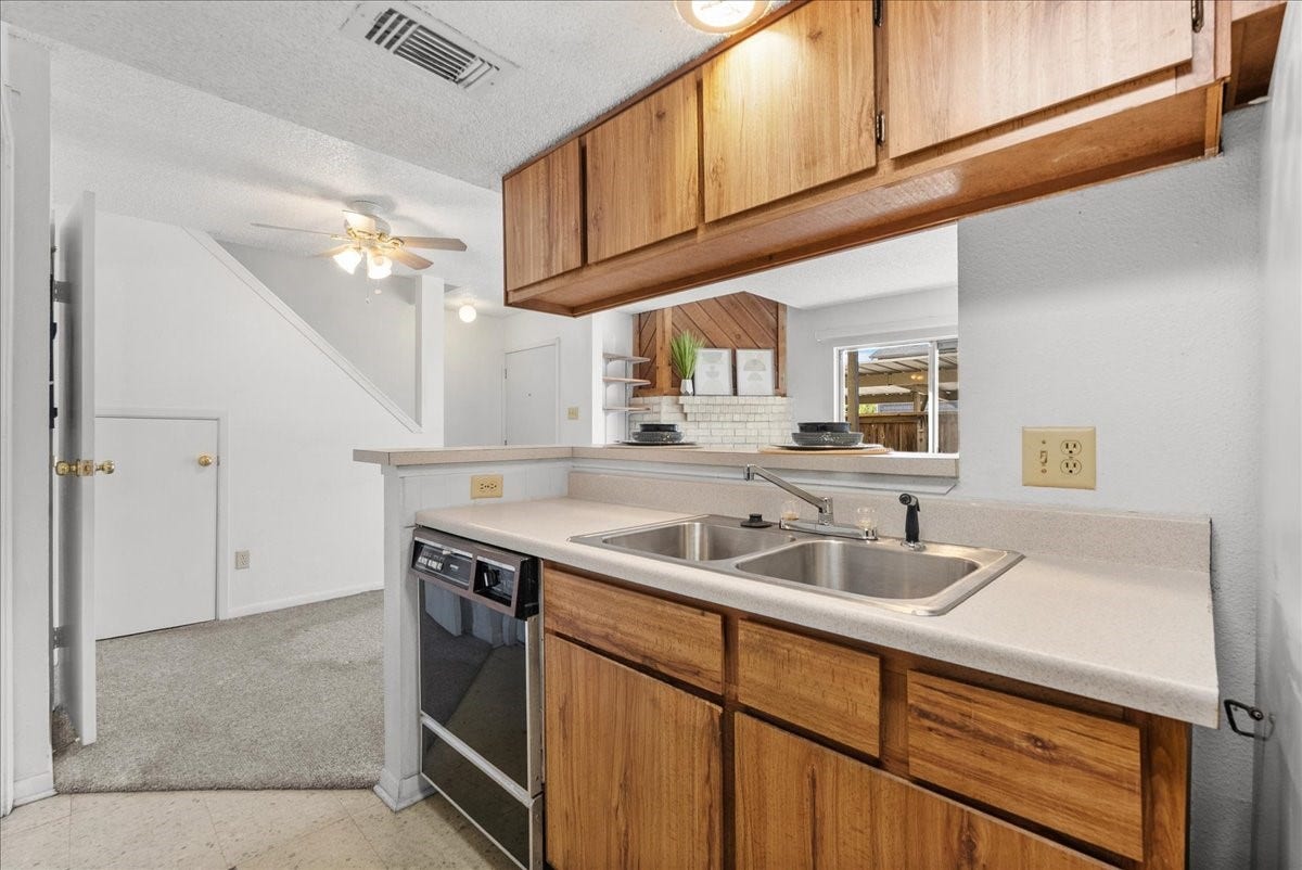 1900 Bay Area Boulevard, #C118, Houston, TX 77058 1900 Bay Area Boulevard, #C118, Houston, TX 77058