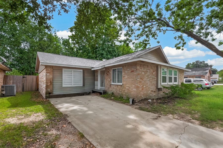 Property photo for 5022 Castlecreek Lane, Houston, TX