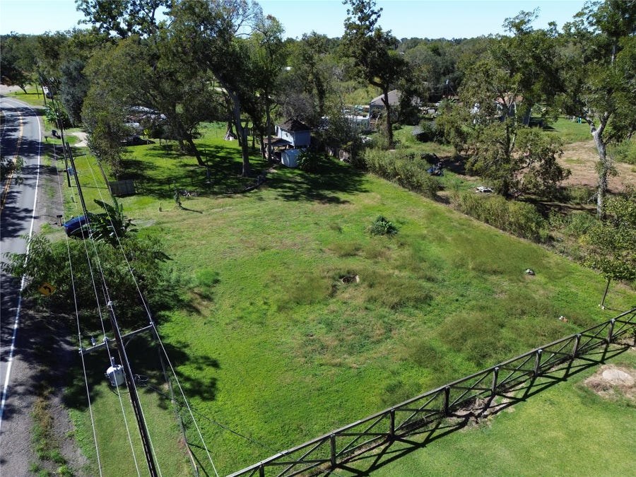 Property photo for 172 N County Road 30, Angleton, TX