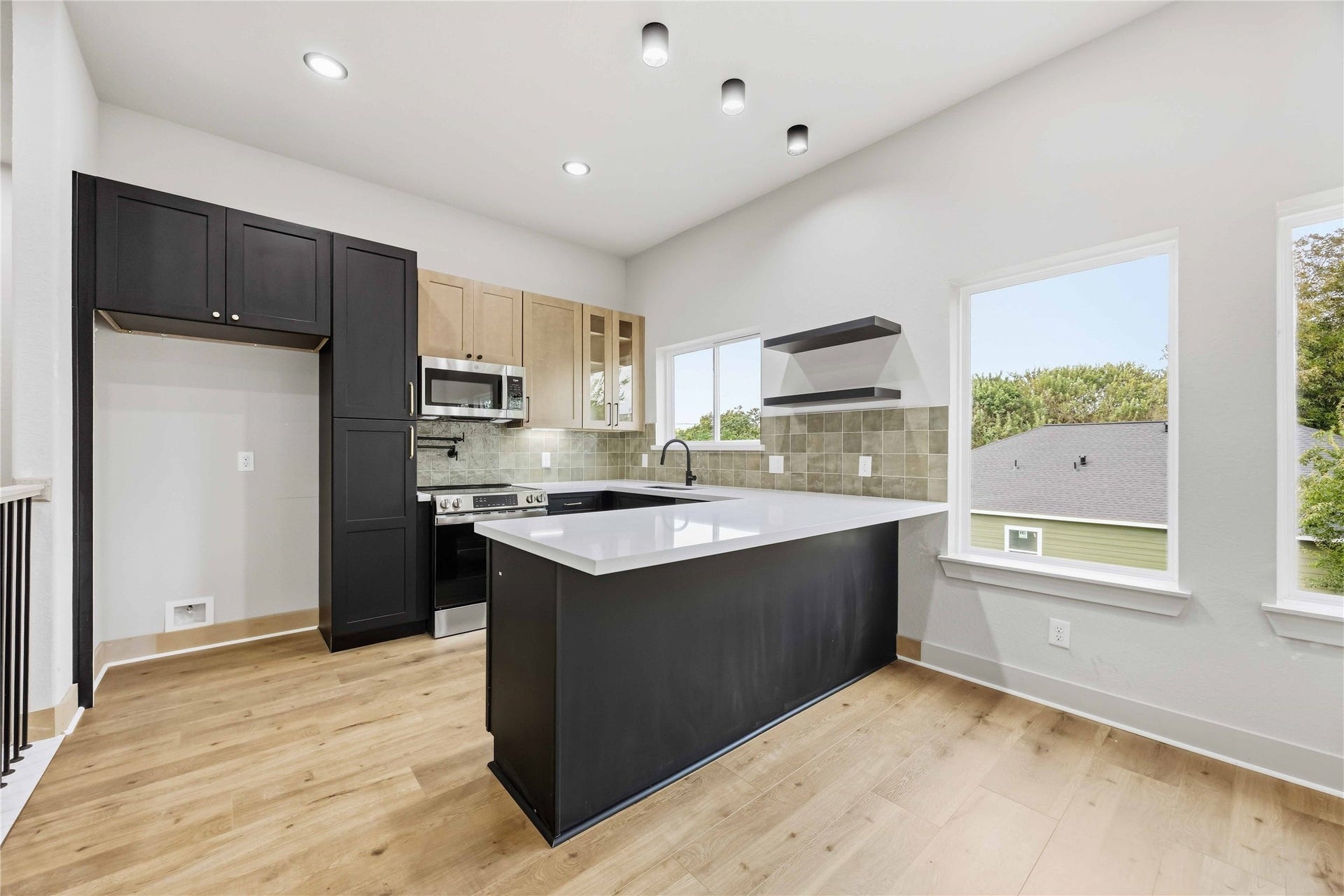 9725 Turnbow A and B, Houston, TX 77029 9725 Turnbow A and B, Houston, TX 77029