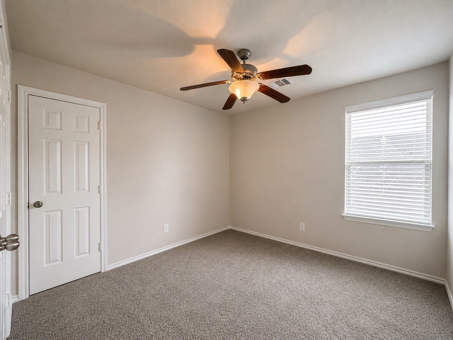 3041 Boxwood Springs Lane, Dickinson, TX 77539 Photo has been virtually staged to show potential use of space. Furnishings and dcor are not included.