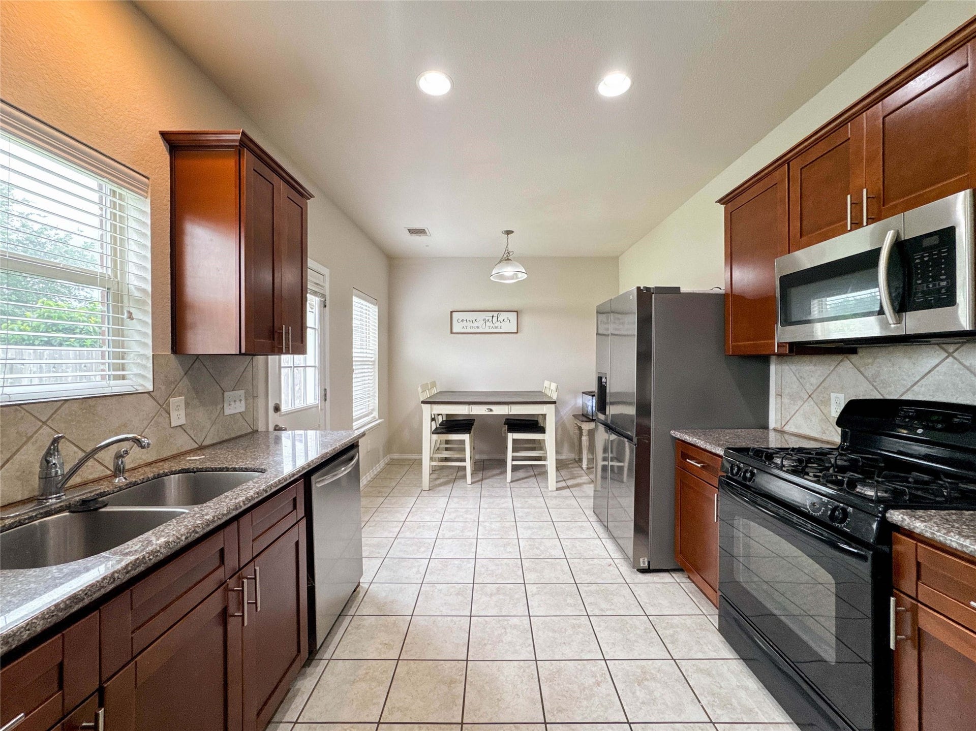 3041 Boxwood Springs Lane, Dickinson, TX 77539 3041 Boxwood Springs Lane, Dickinson, TX 77539