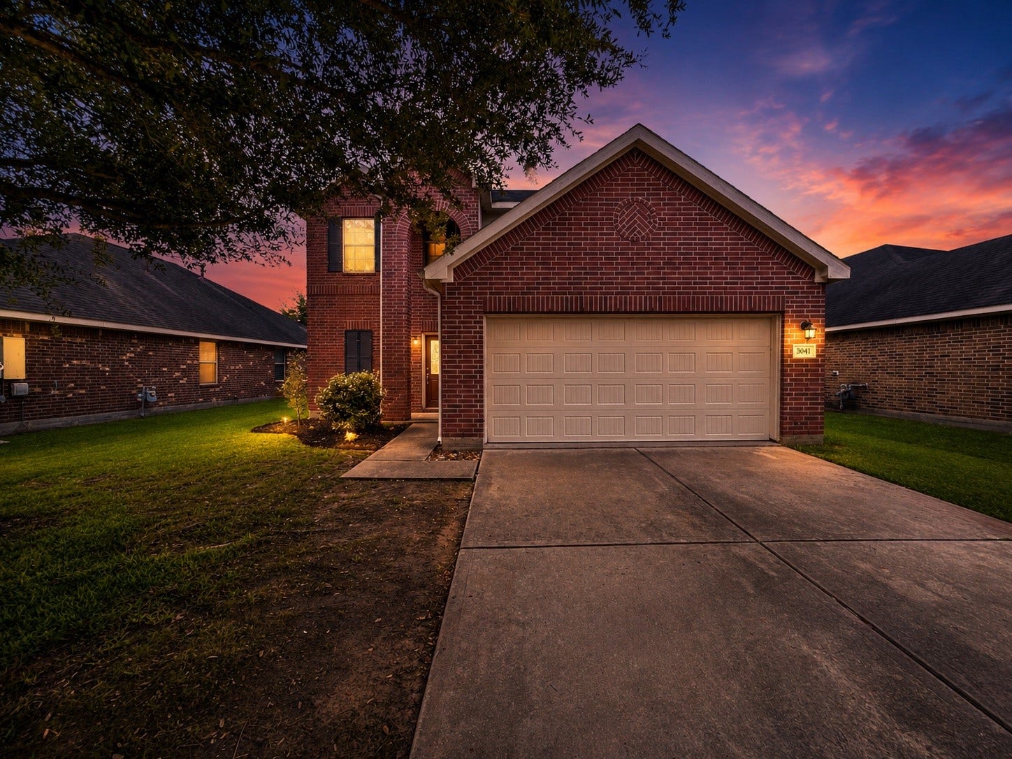 3041 Boxwood Springs Lane, Dickinson, TX 77539 Photo has been virtually staged to show potential use of space. Furnishings and dcor are not included.