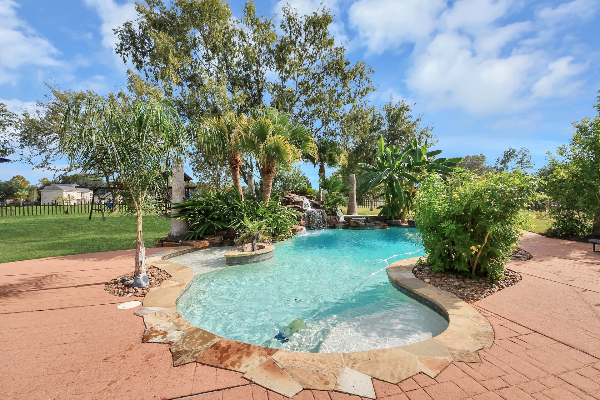 3903 Indian Point, Missouri City, TX 77459 Resort style pool