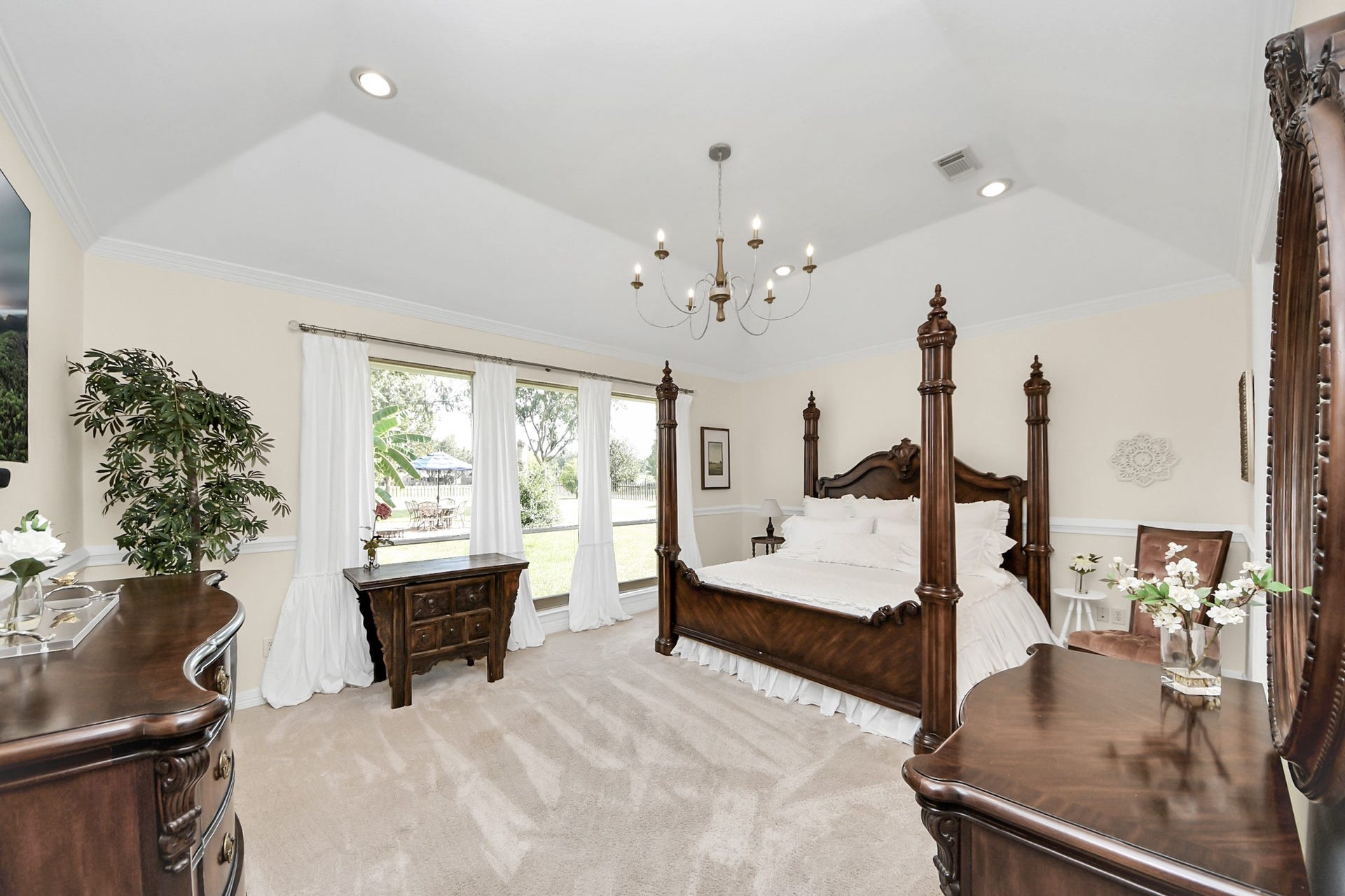 3903 Indian Point, Missouri City, TX 77459 Primary bedroom with spectacular view of the back yard resort