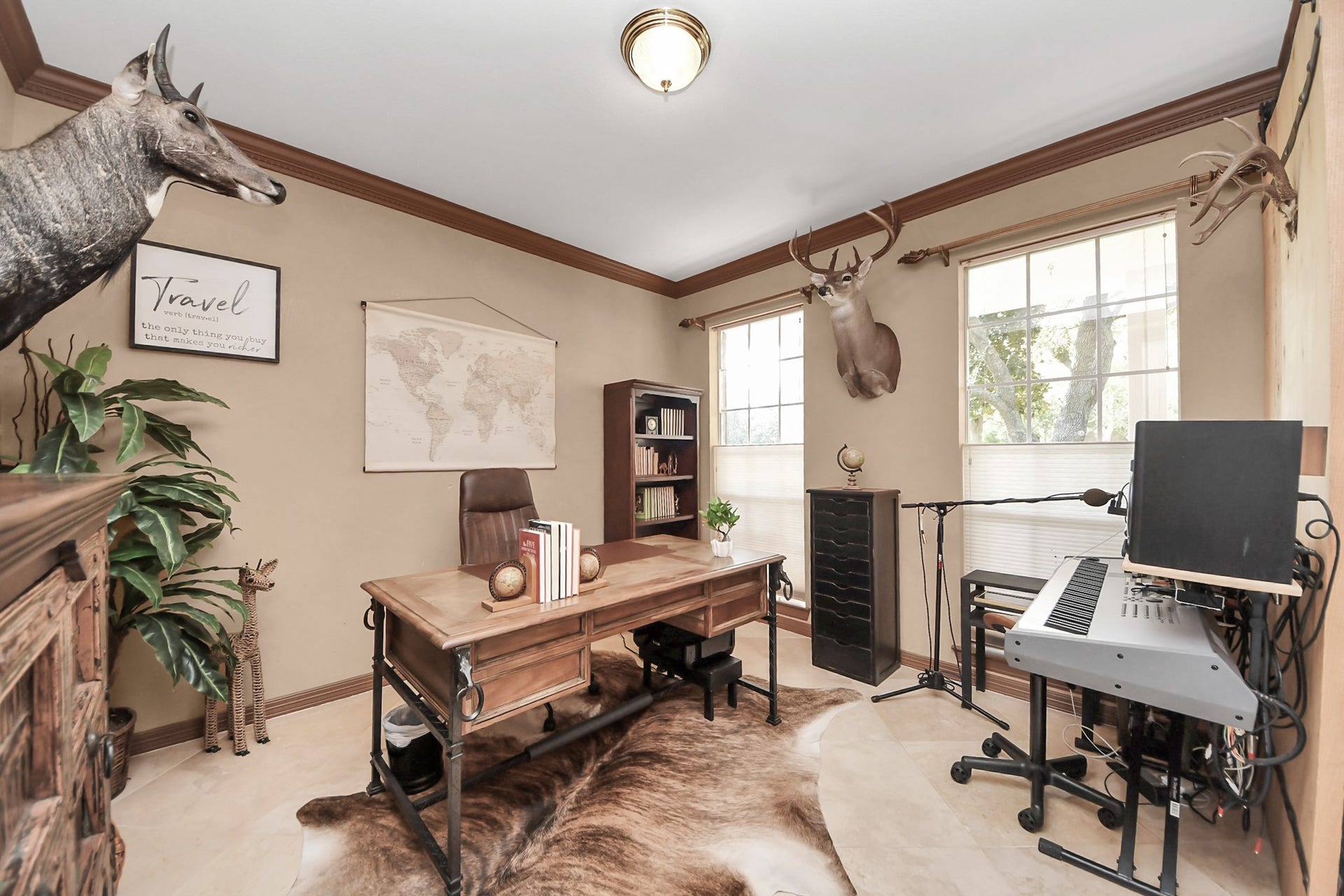 3903 Indian Point, Missouri City, TX 77459 Home office/study