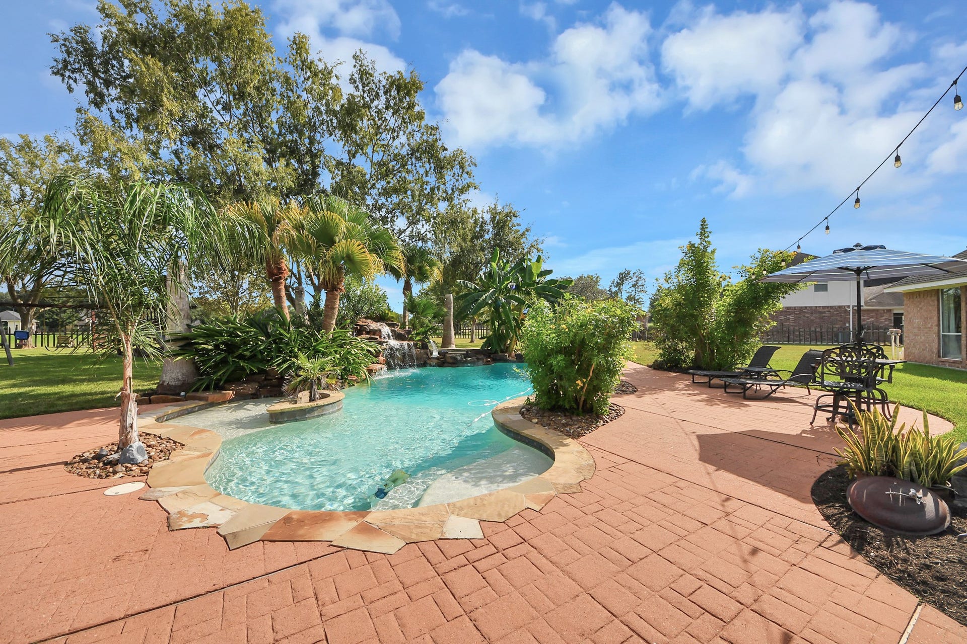 3903 Indian Point, Missouri City, TX 77459 Resort style pool with extensive decking