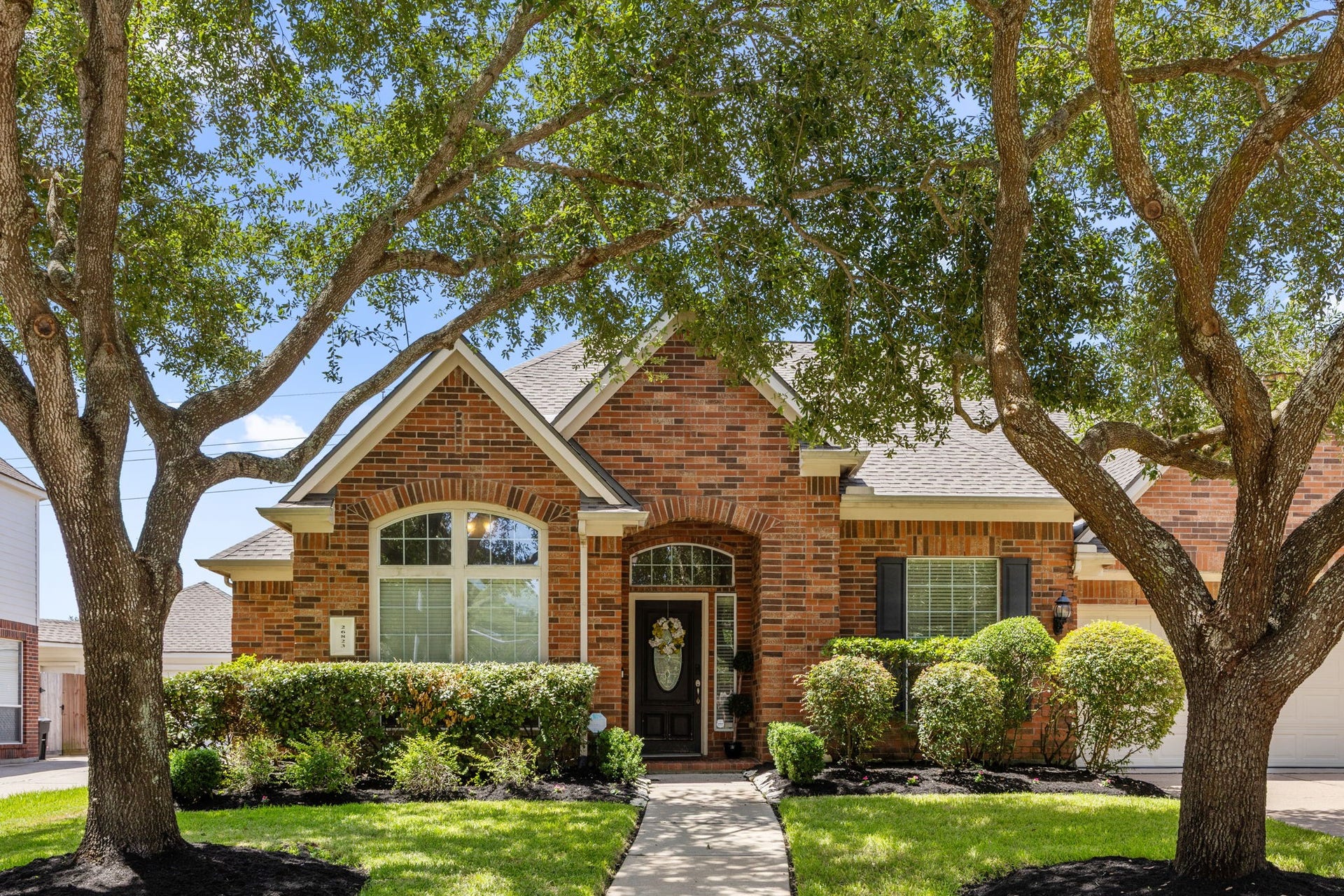 26823 Sandy Arbor Lane, Katy, TX 77494 The one-story you have been waiting forgreat spaces inside and out, a hard-to-find backyard and a location in the heart of Cinco Ranch. Welcome home!