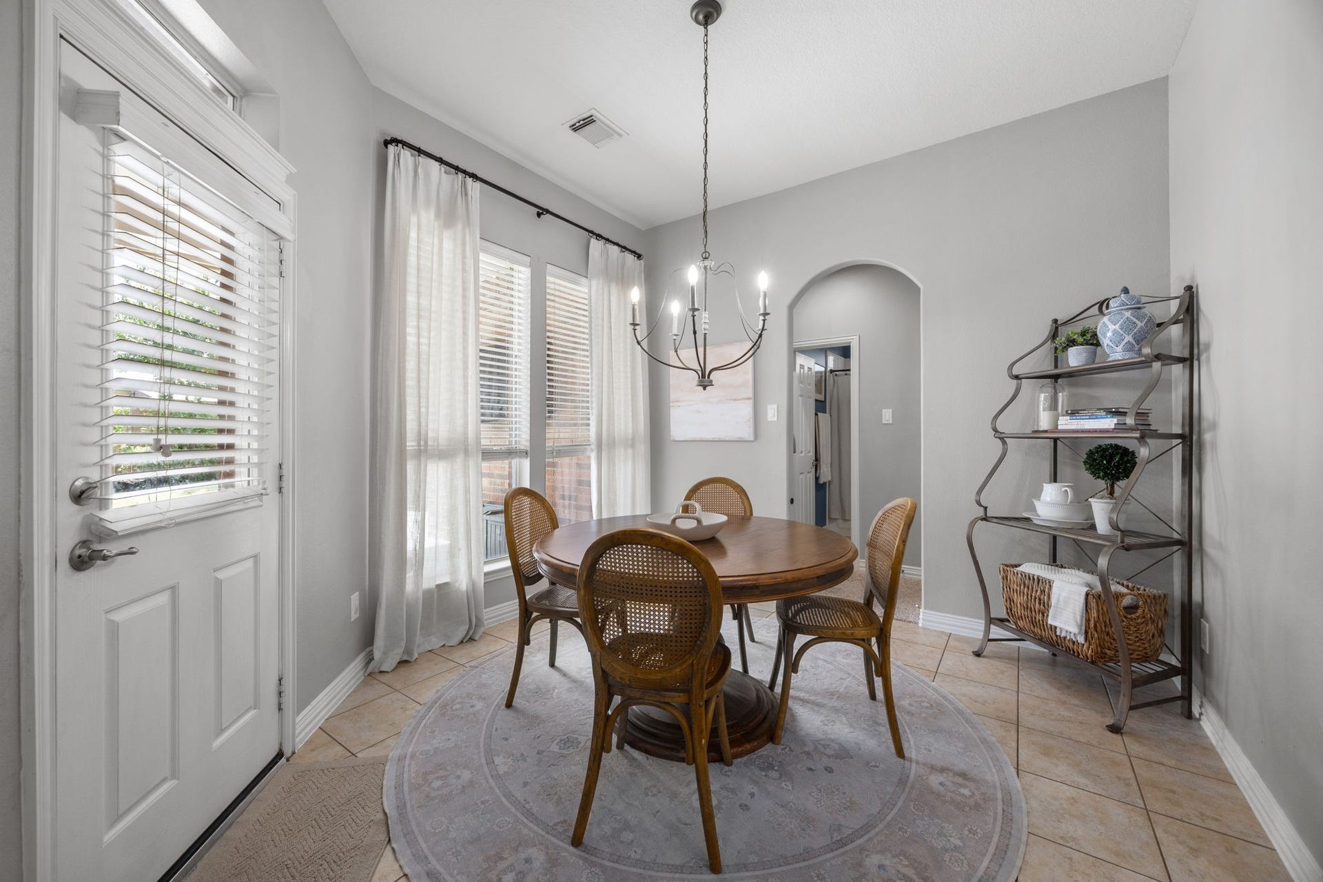 26823 Sandy Arbor Lane, Katy, TX 77494 Breakfast area just off the kitchen offers plenty of room for casual dining, with a chandelier, large windows and convenient access to the backyard and outdoor living areas.