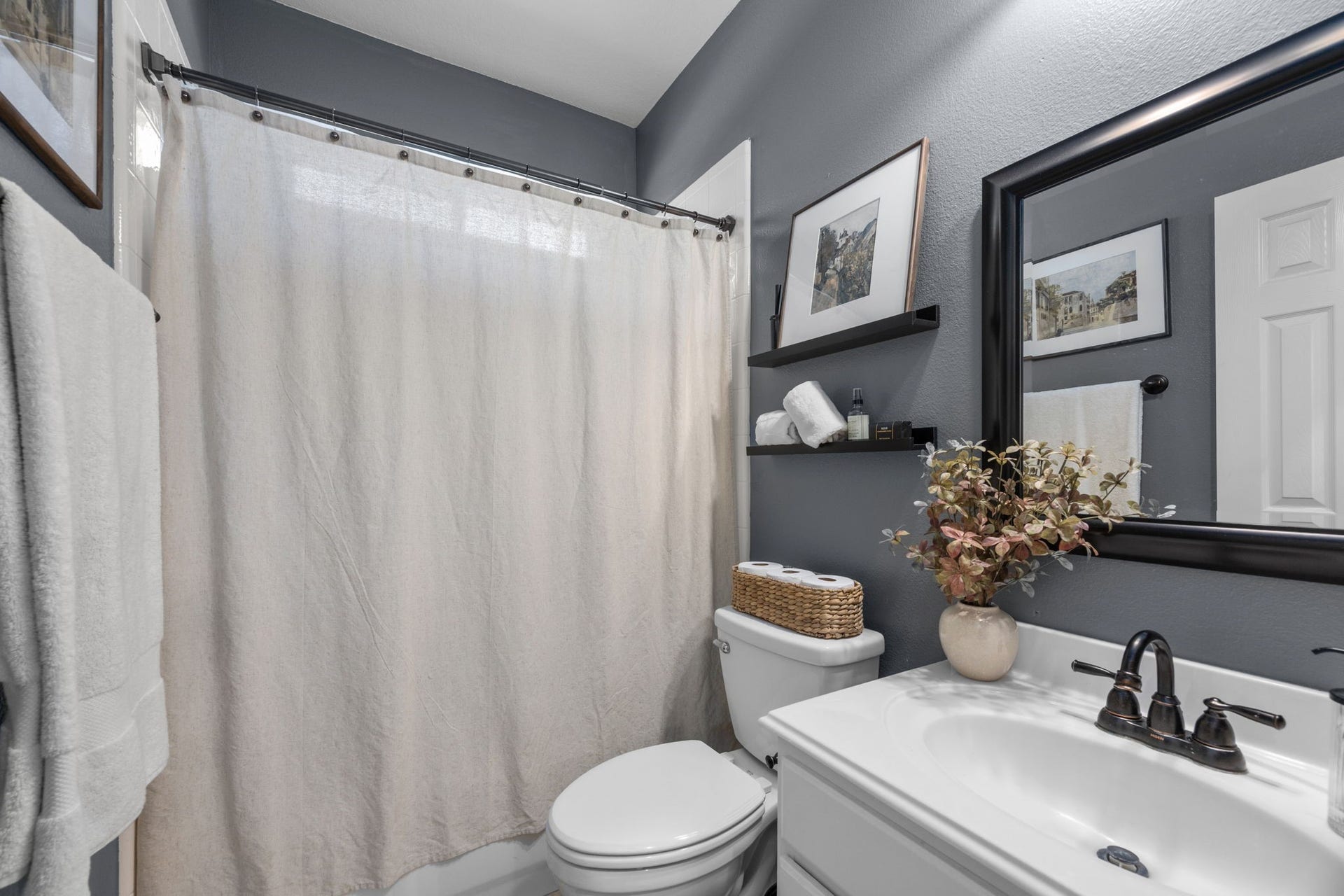 26823 Sandy Arbor Lane, Katy, TX 77494 Private full bath completes the guest suite.