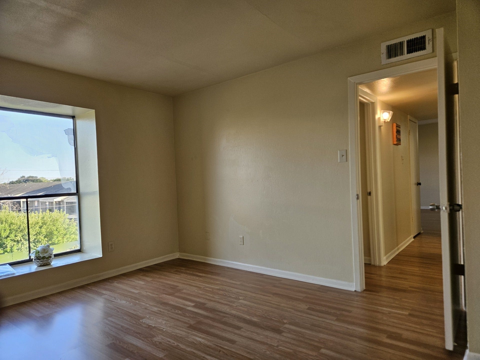 8433 Hearth Drive, #38, Houston, TX 77054 Large master bedroom with big window and Nice Walking Closet.