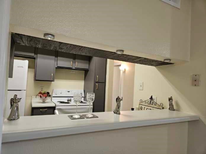 8433 Hearth Drive, #38, Houston, TX 77054 Bar area