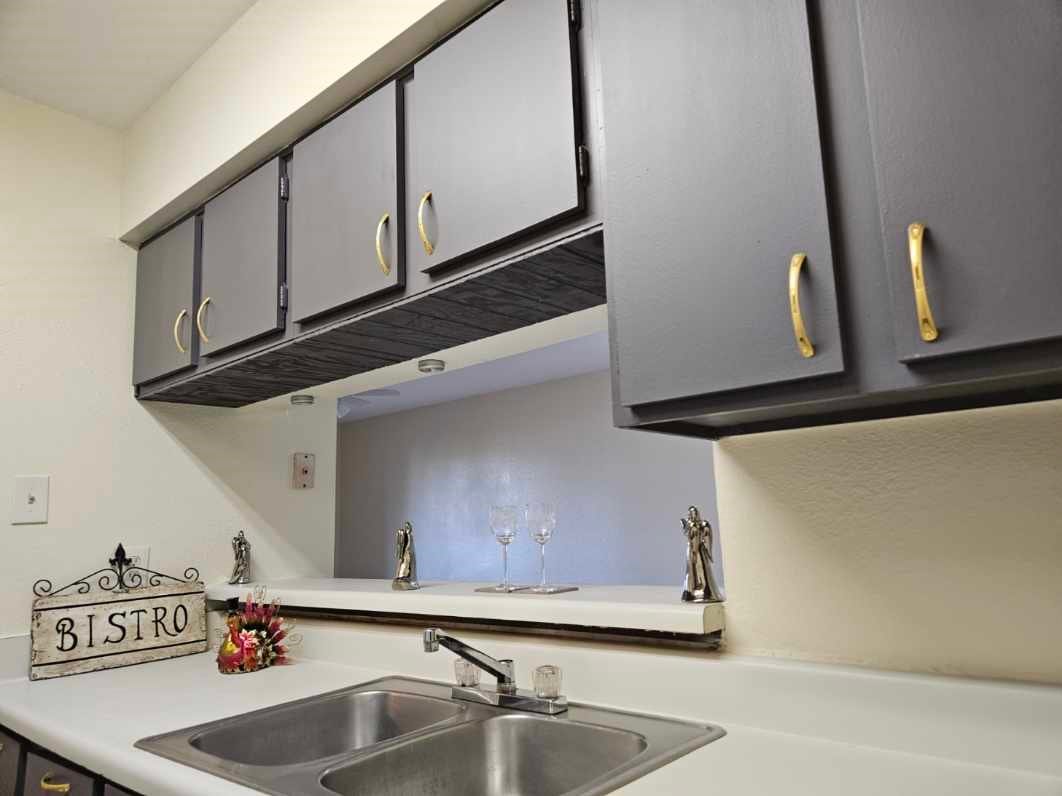8433 Hearth Drive, #38, Houston, TX 77054 Kitchen with Bar, open to the living area