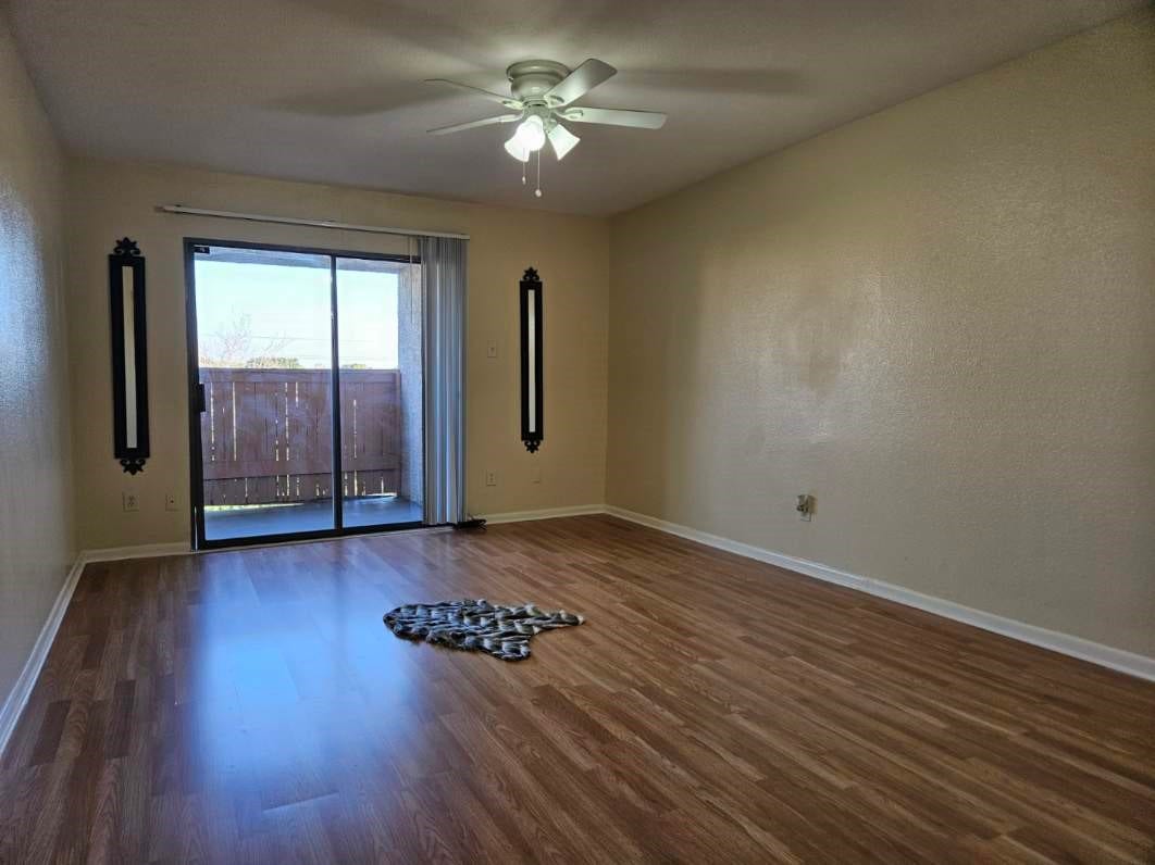 8433 Hearth Drive, #38, Houston, TX 77054 Large Living area