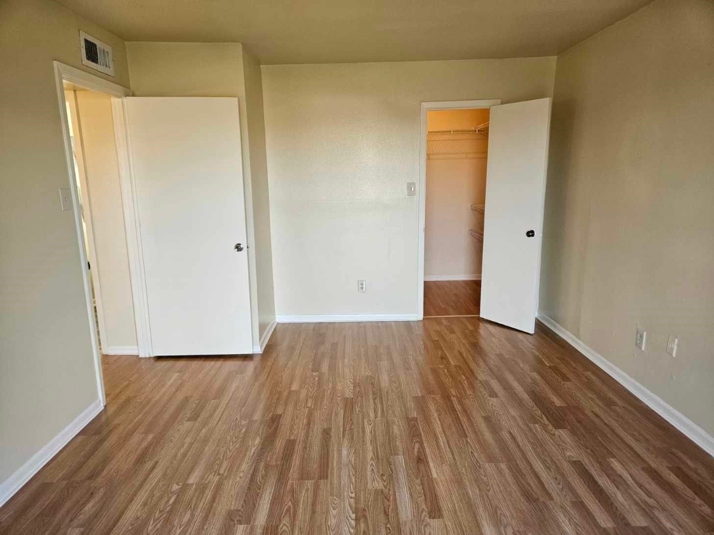 8433 Hearth Drive, #38, Houston, TX 77054 Other view of the Master bedroom.