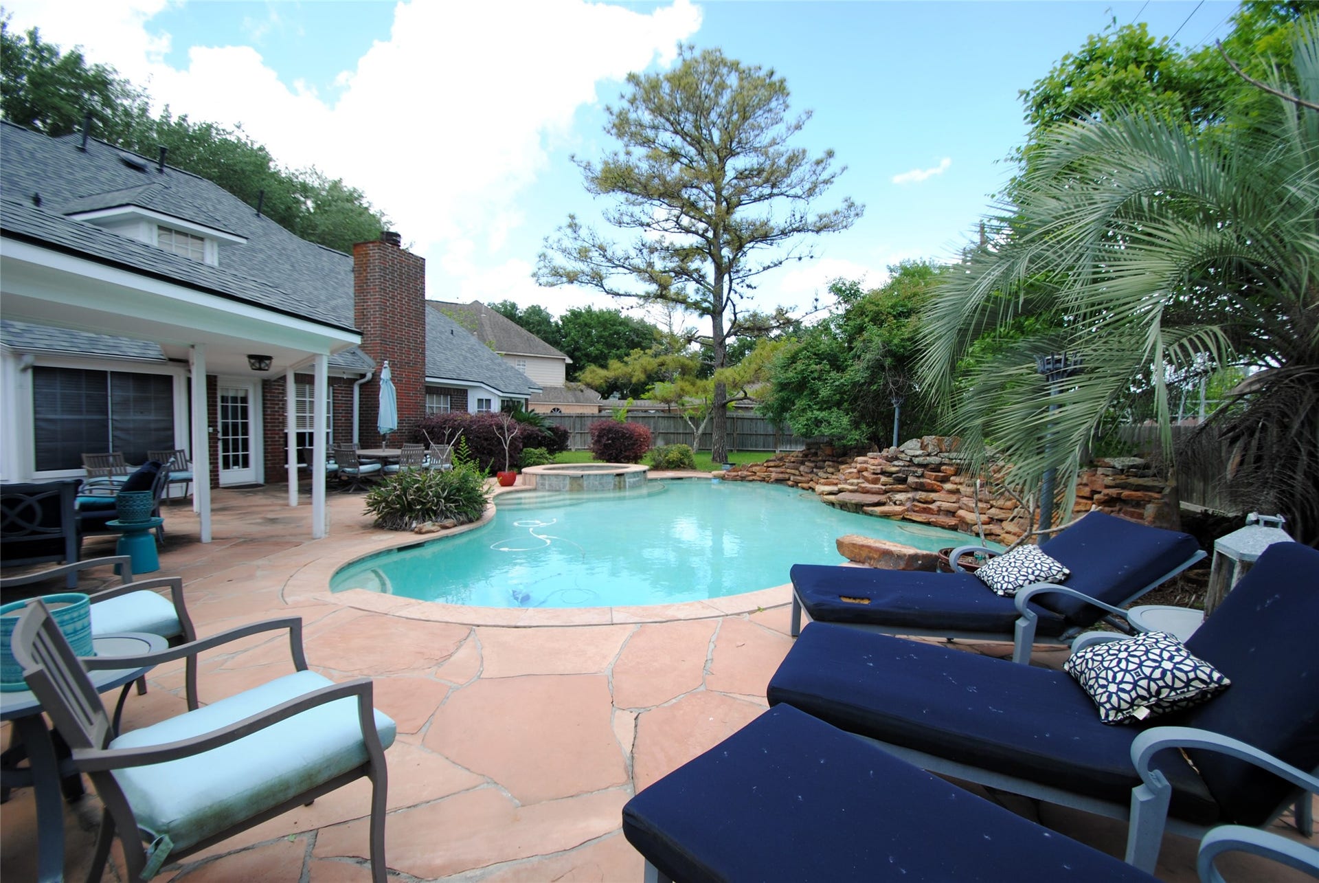 4110 Alice Drive, Sugar Land, TX 77478 4110 Alice Drive, Sugar Land, TX 77478