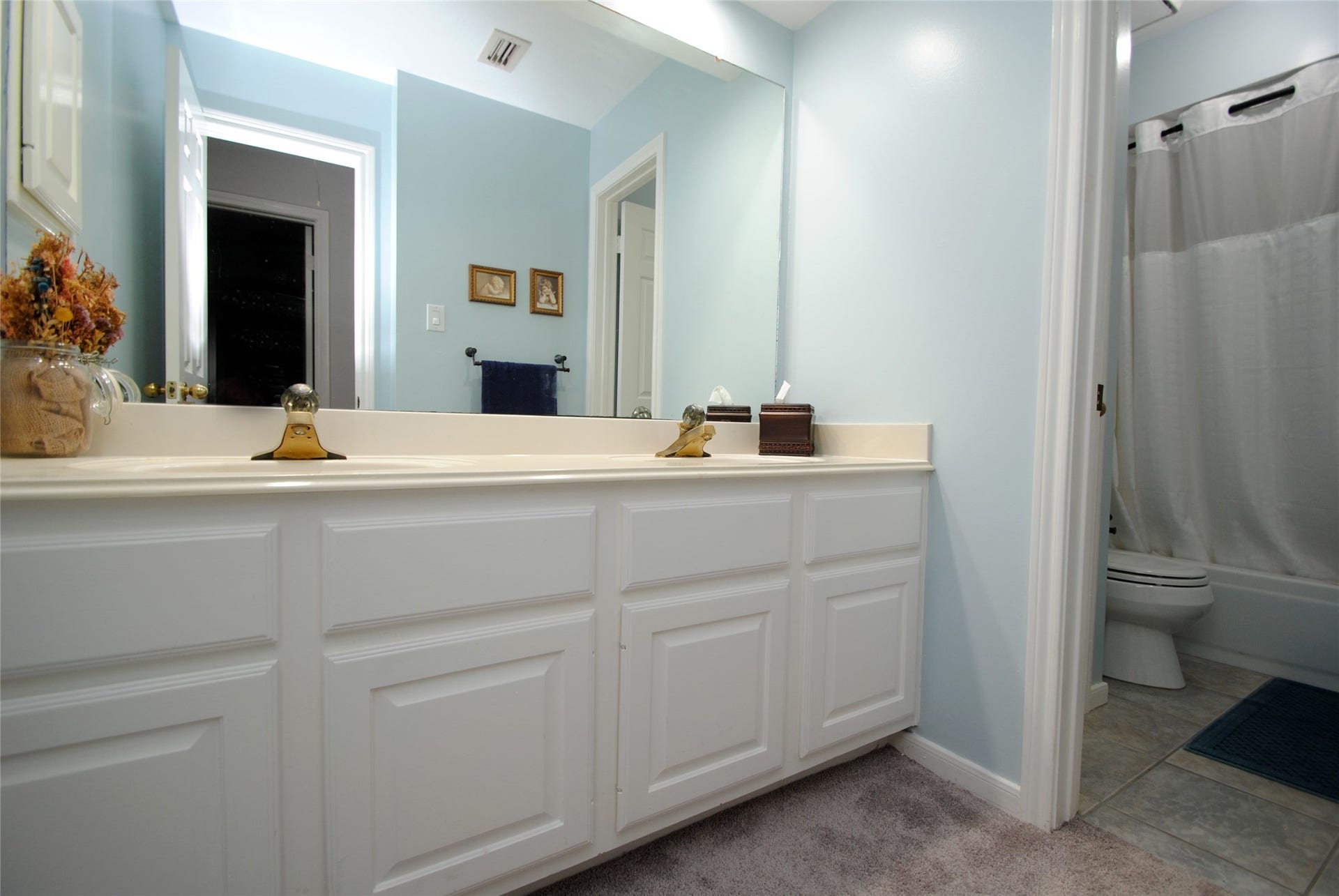 4110 Alice Drive, Sugar Land, TX 77478 4110 Alice Drive, Sugar Land, TX 77478