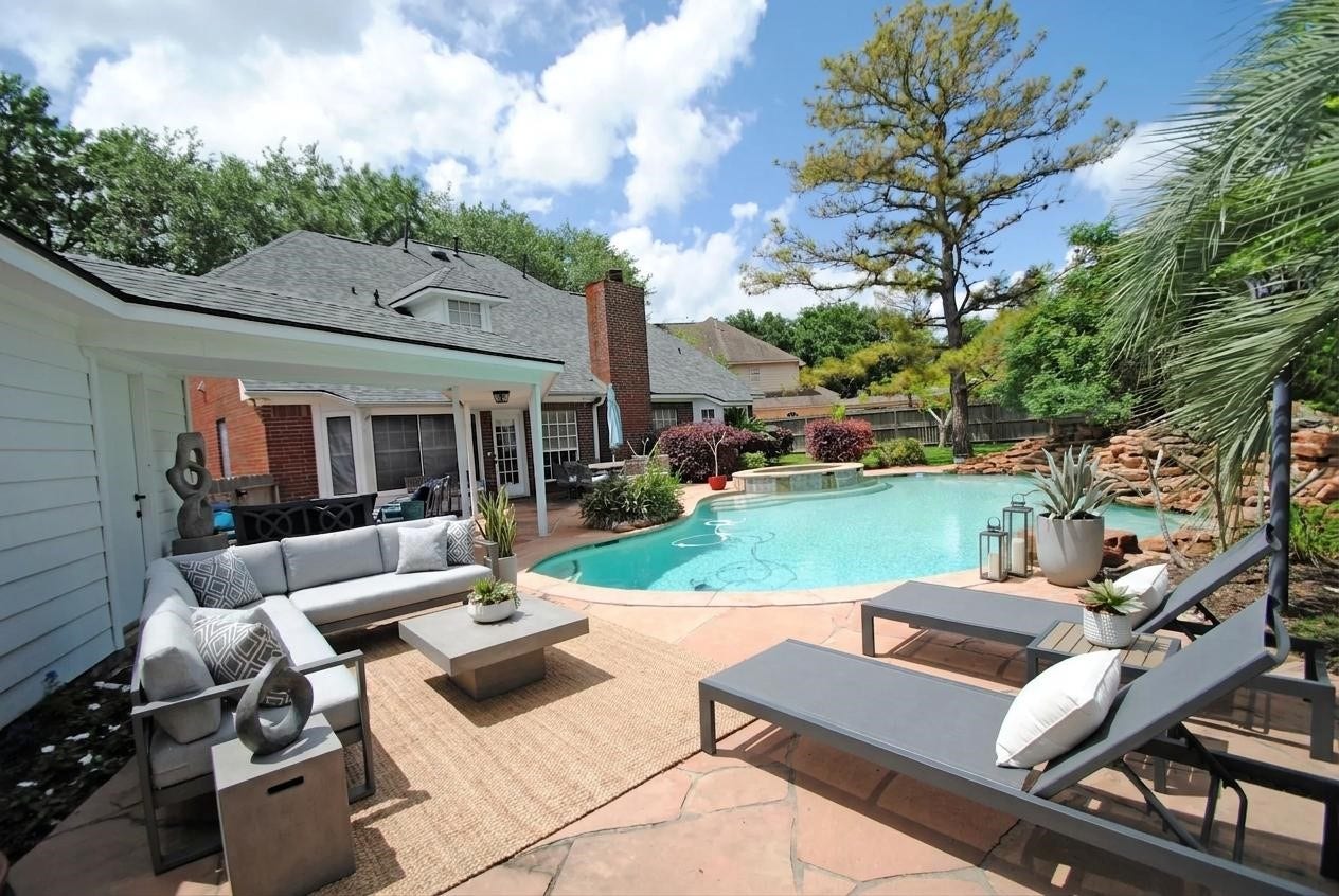 4110 Alice Drive, Sugar Land, TX 77478 4110 Alice Drive, Sugar Land, TX 77478