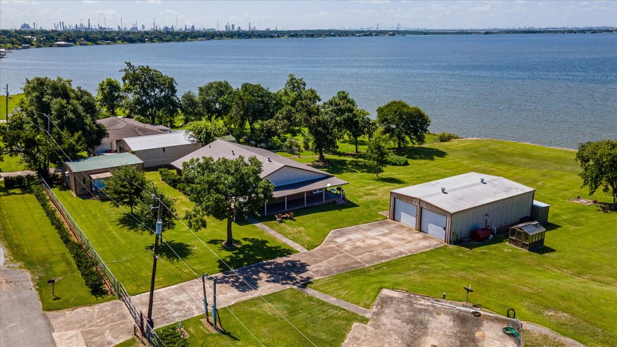 Property photo for 1730 Hillcrest Street, Baytown, TX