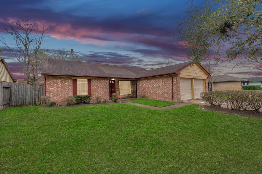 Property photo for 1315 Twining Oaks Lane, Missouri City, TX