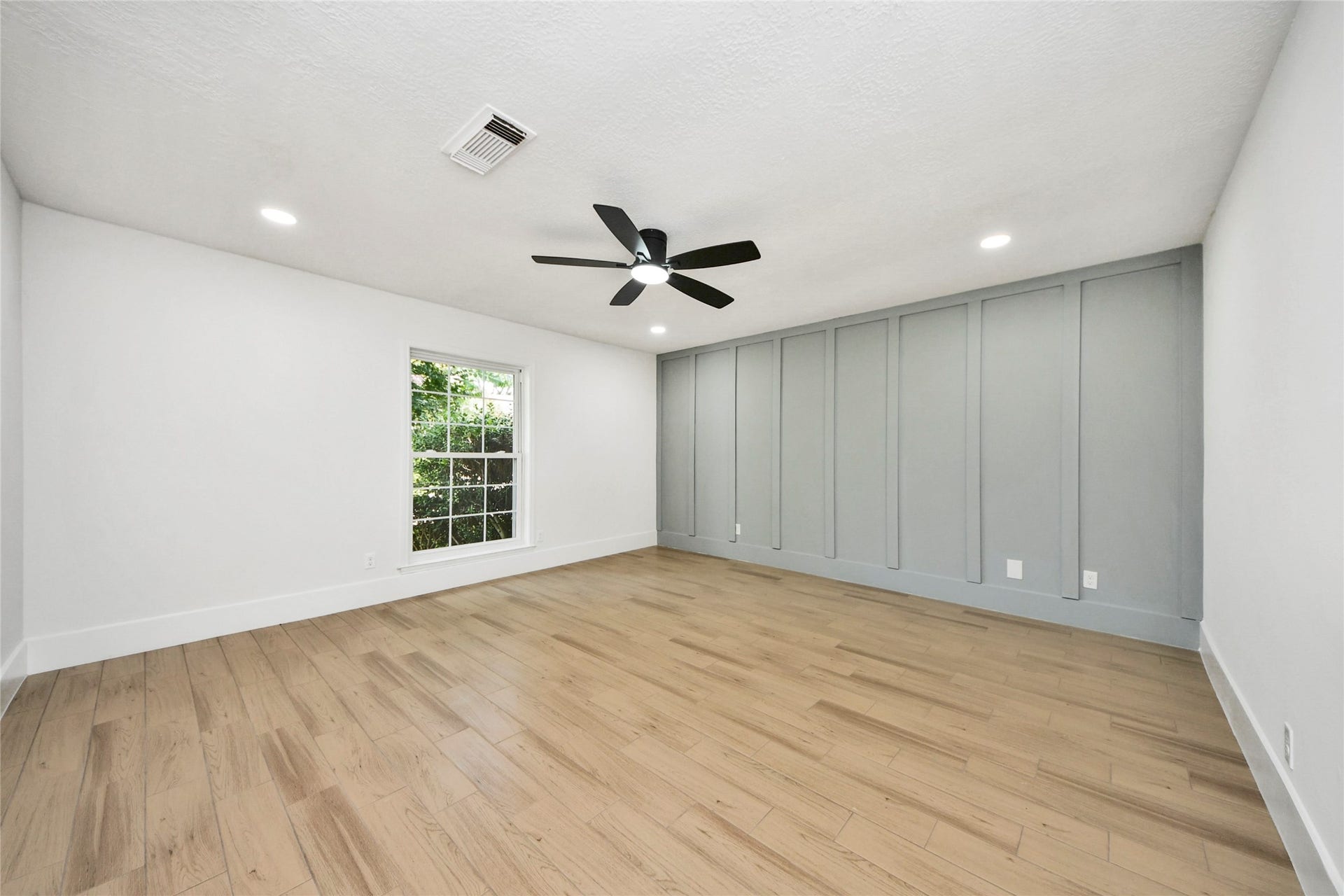 1706 Durfey Lane, Katy, TX 77449 Master suite located on ground floor.