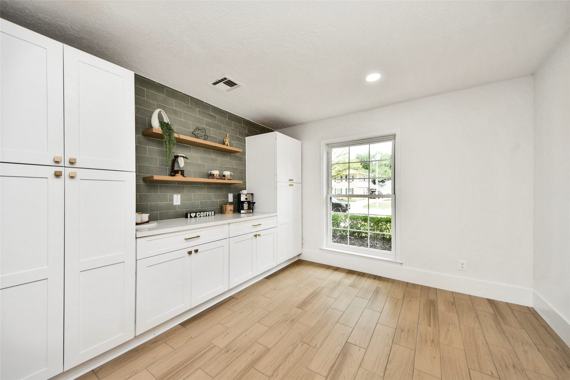 1706 Durfey Lane, Katy, TX 77449 Coffee bar/ breakfast area