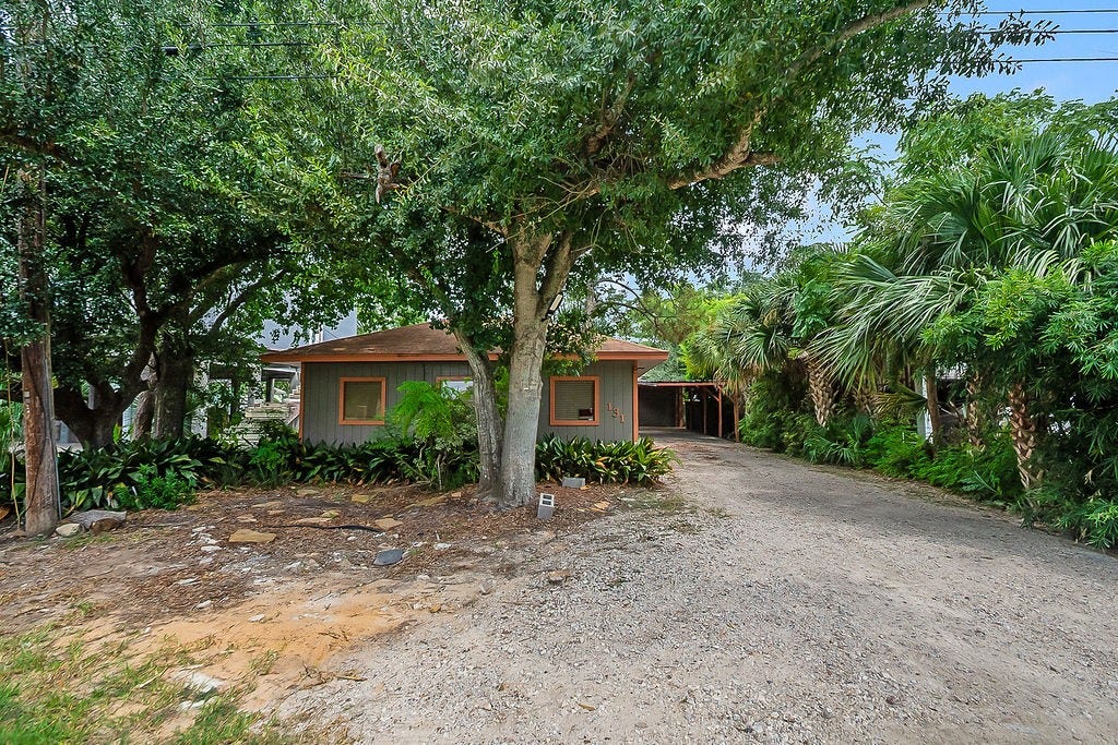 131 5th Street, San Leon, TX 77539 131 5th Street, San Leon, TX 77539