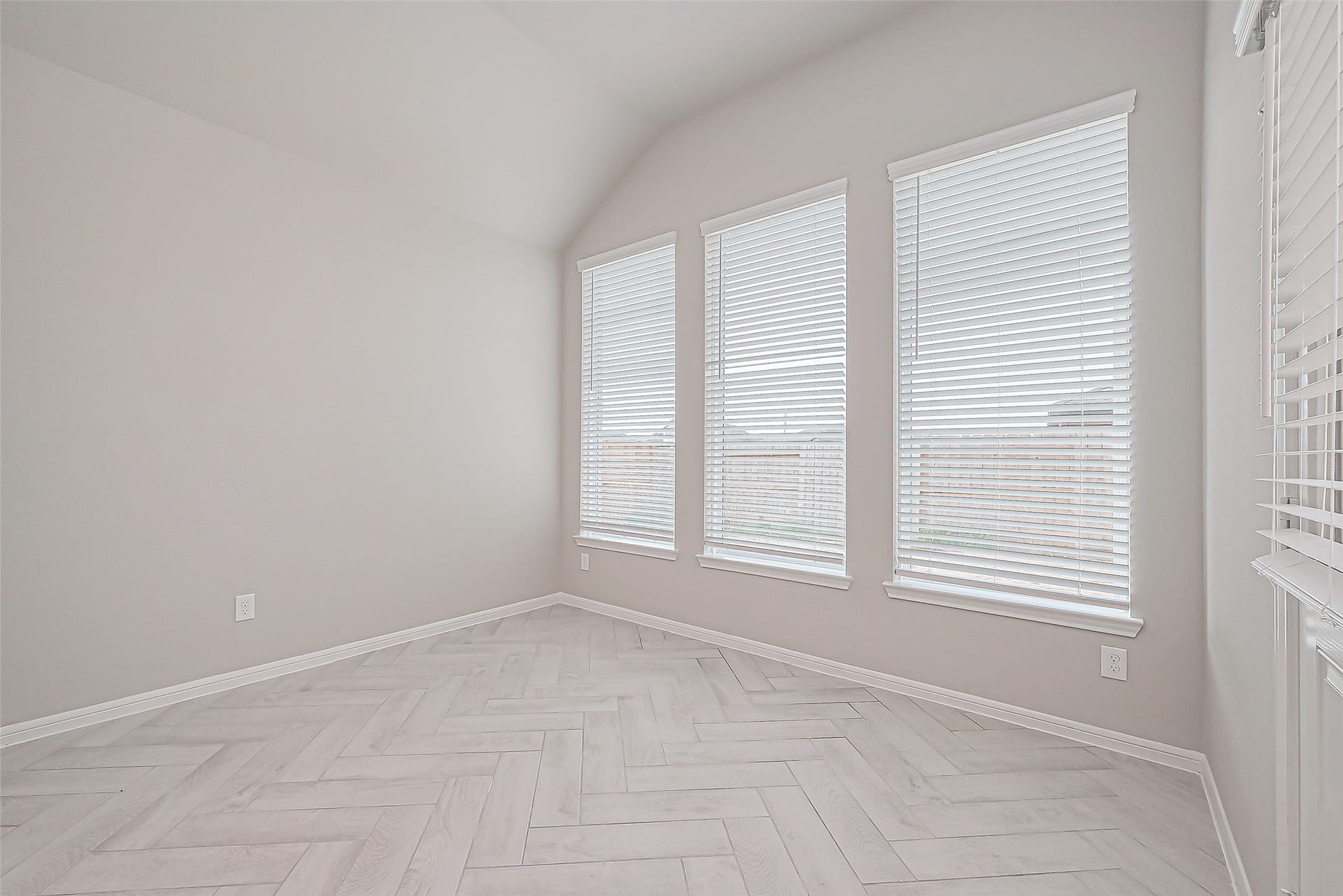 188 Paseo Park Drive, Brookshire, TX 77423