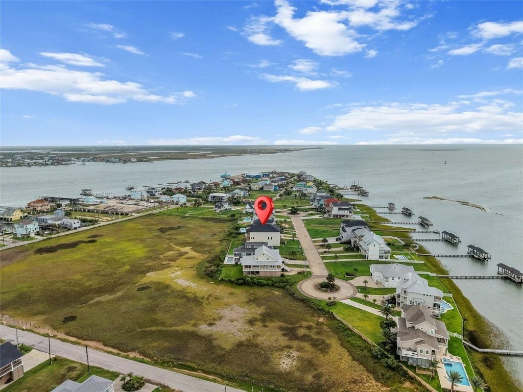 9305 Vista Bella, Galveston, TX 77554 This home is a must see.