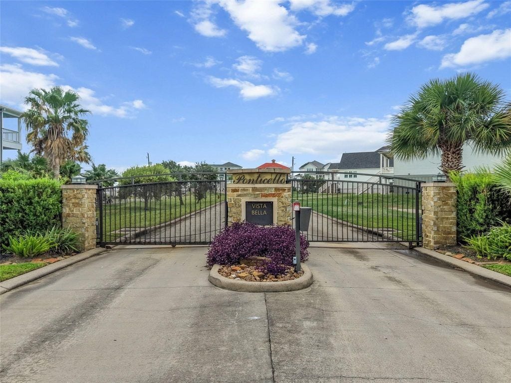 9305 Vista Bella, Galveston, TX 77554 9305 Vista Bella, Galveston, TX 77554
