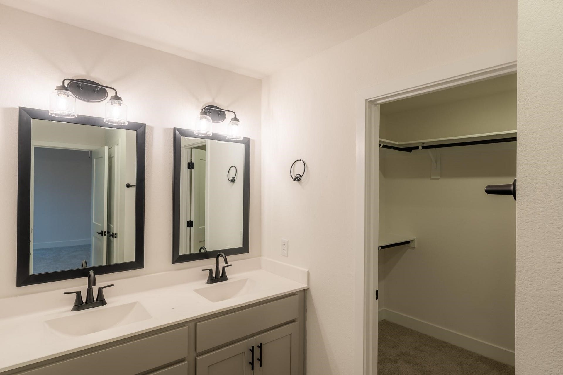4406 W Bayou Maison Circle, Dickinson, TX 77539 4406 W Bayou Maison Circle, Dickinson, TX 77539