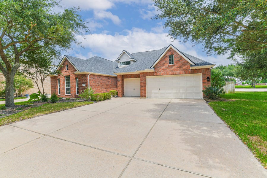 Property photo for 9906 Palisade Lakes Drive, Houston, TX
