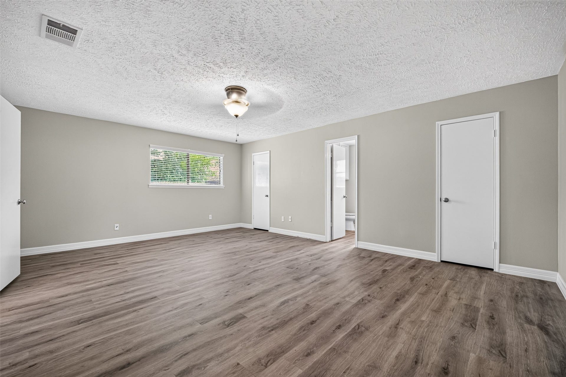 11414 Sagemeadow Lane, Houston, TX 77089 Primary bedroom has en suite bath