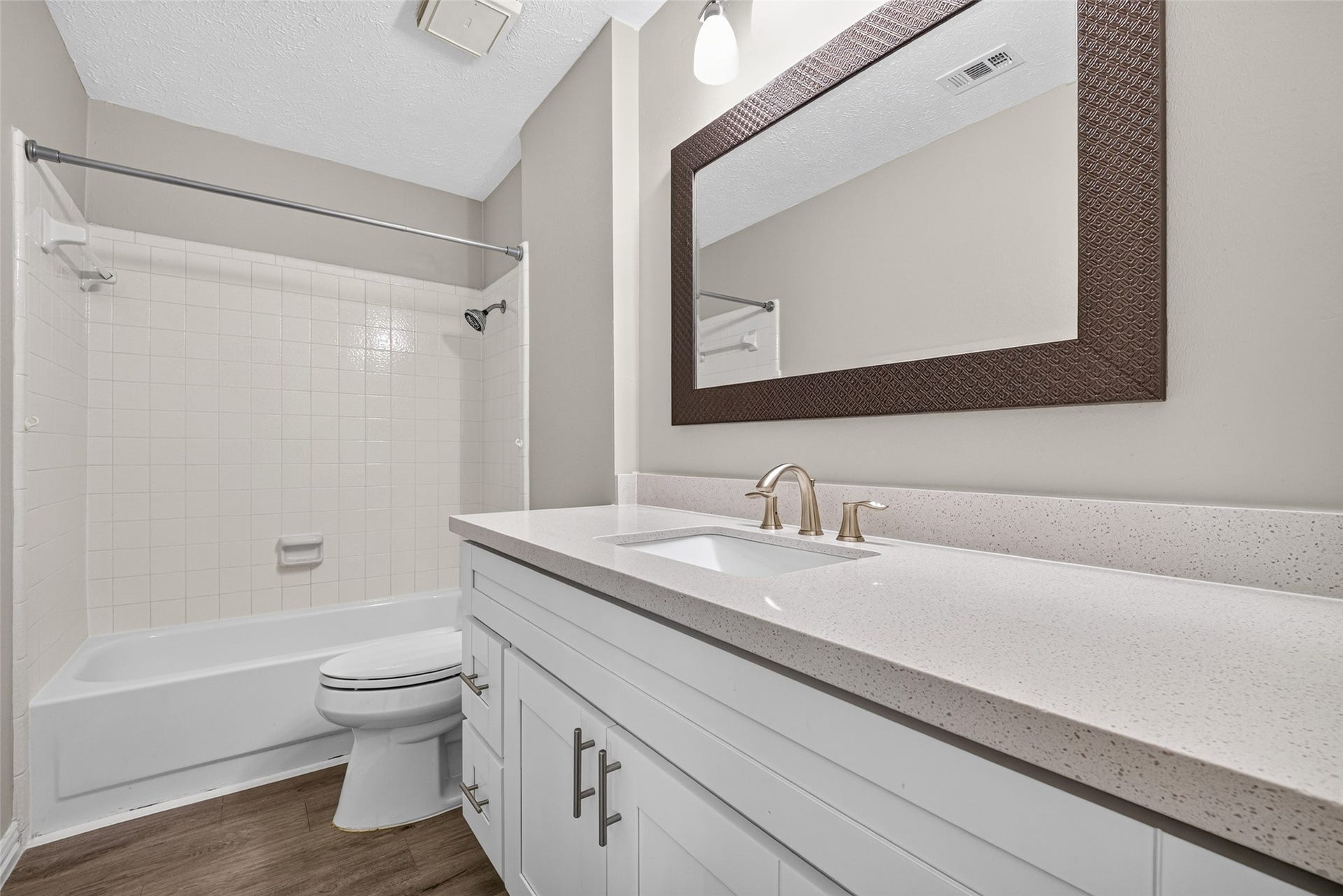 11414 Sagemeadow Lane, Houston, TX 77089 Updated secondary bath