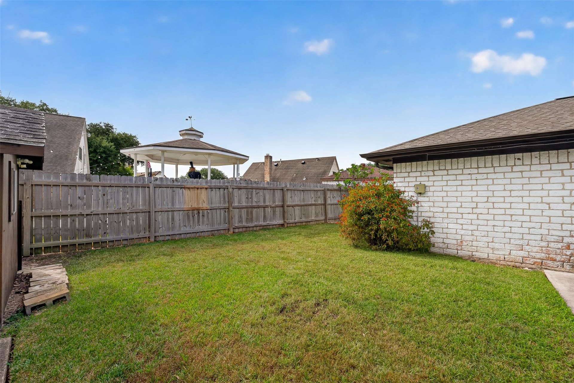 11414 Sagemeadow Lane, Houston, TX 77089 Full brick exterior