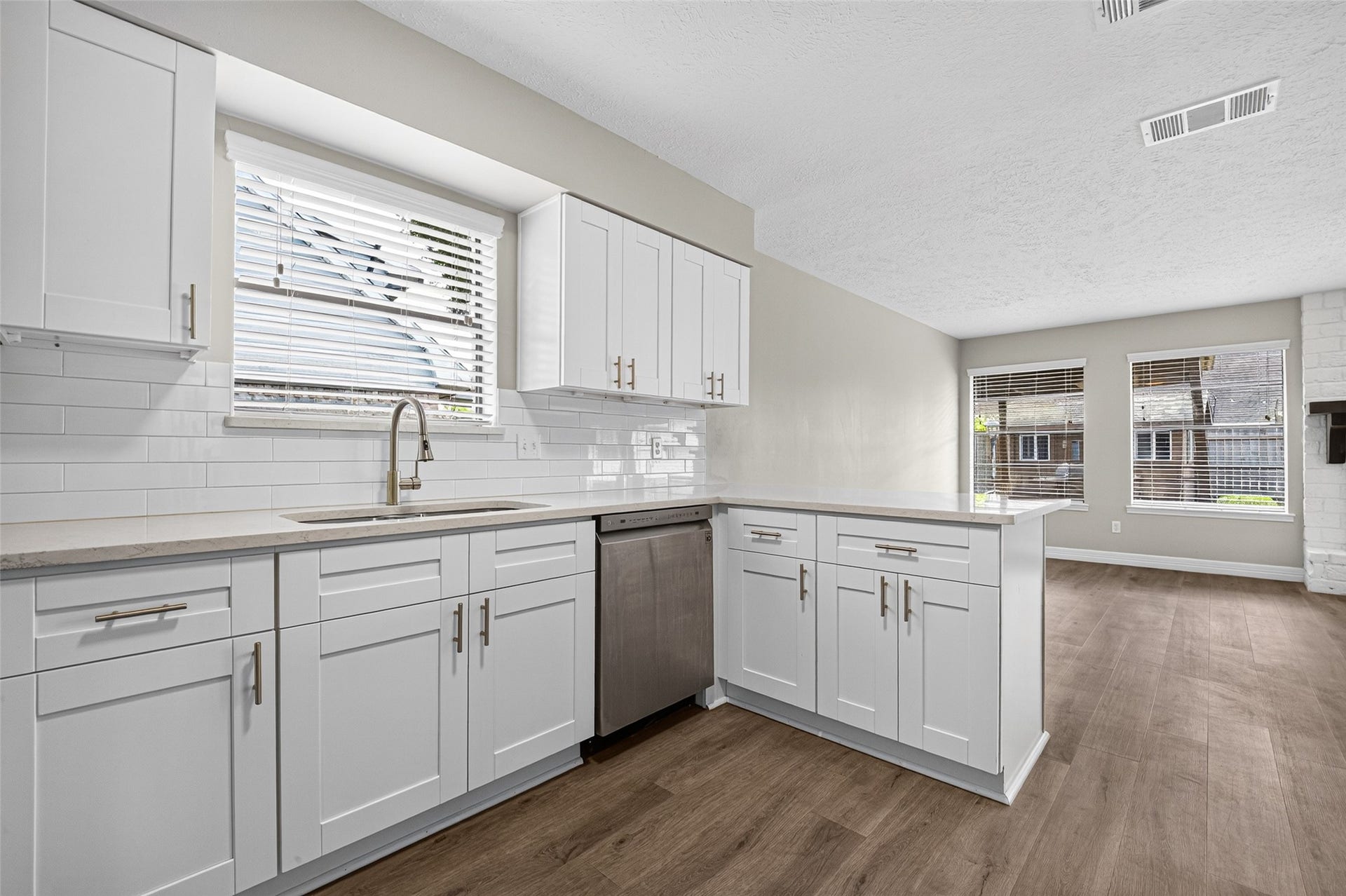 11414 Sagemeadow Lane, Houston, TX 77089 Updated appliances, cabinets, blinds, fixtures