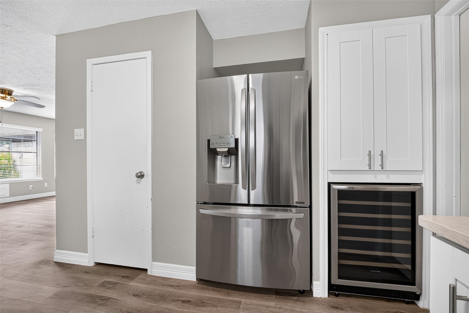 11414 Sagemeadow Lane, Houston, TX 77089 Refrigerator and wine cooler stay