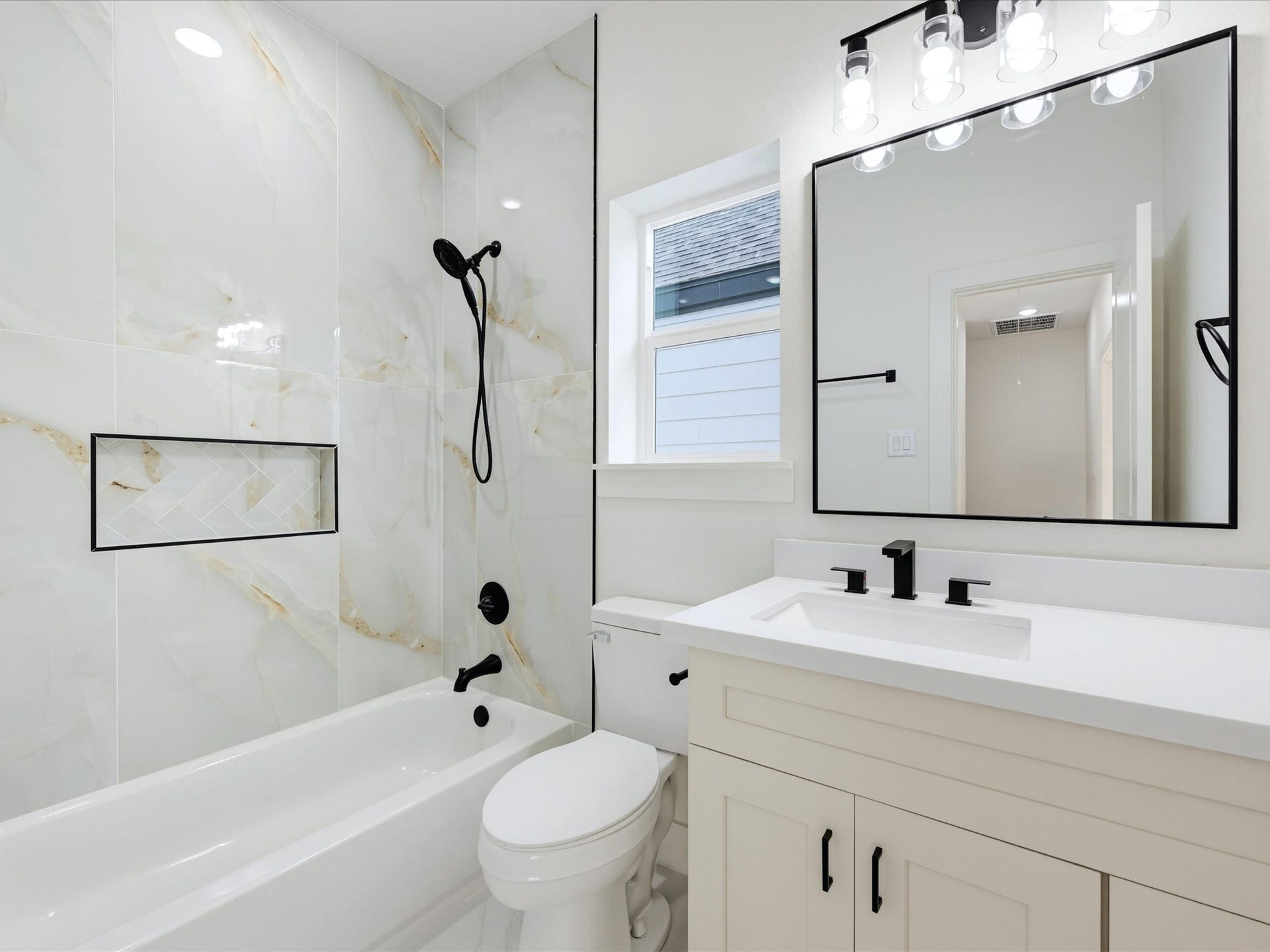9119 Henrietta Street, #A/B, Houston, TX 77088 The full guest bath pairs contemporary style with everyday convenience, featuring a
sleek vanity and elegant finishes.