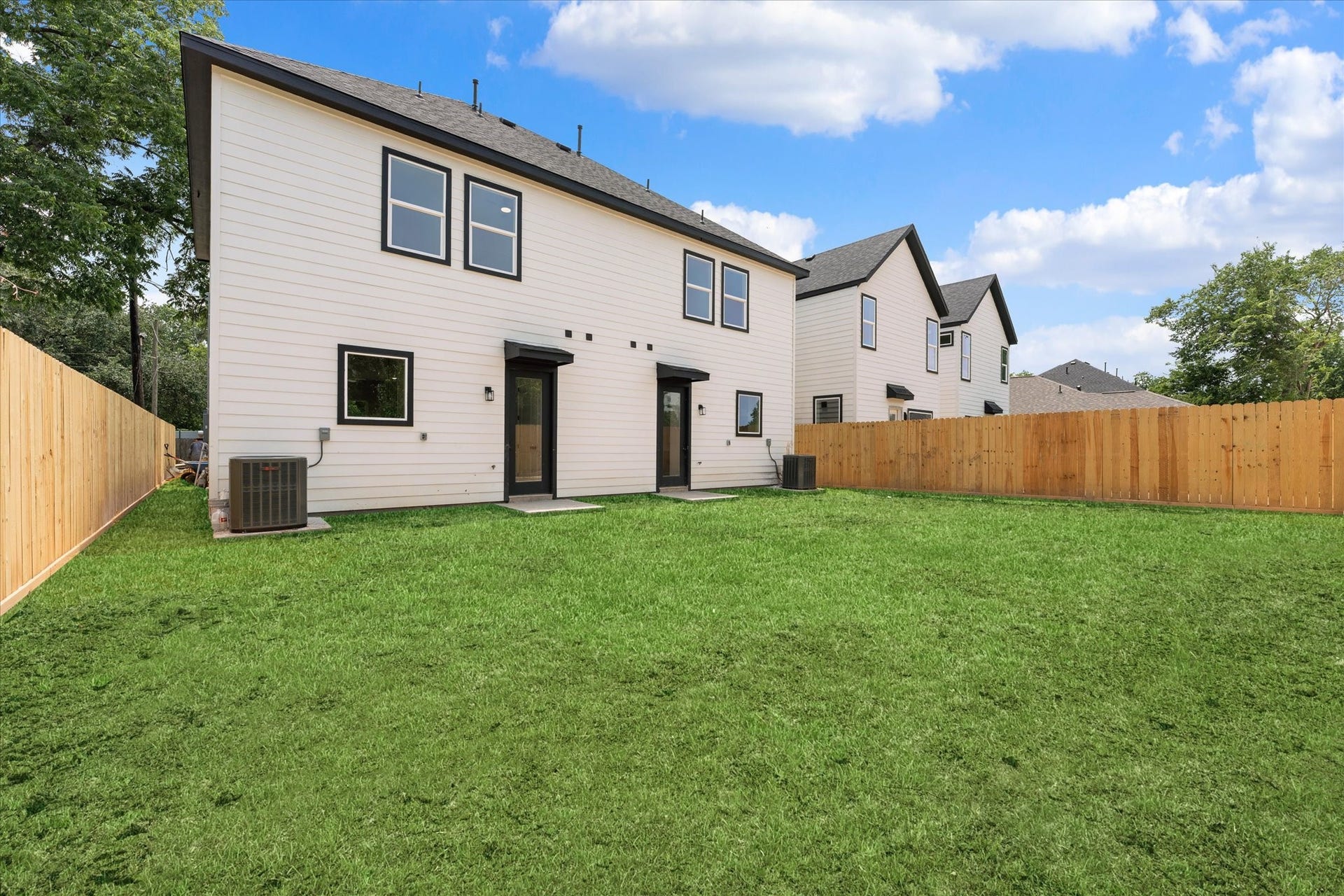 9119 Henrietta Street, #A/B, Houston, TX 77088 The generous green space offers endless possibilities to create your own outdoor
retreat while enjoying added privacy.