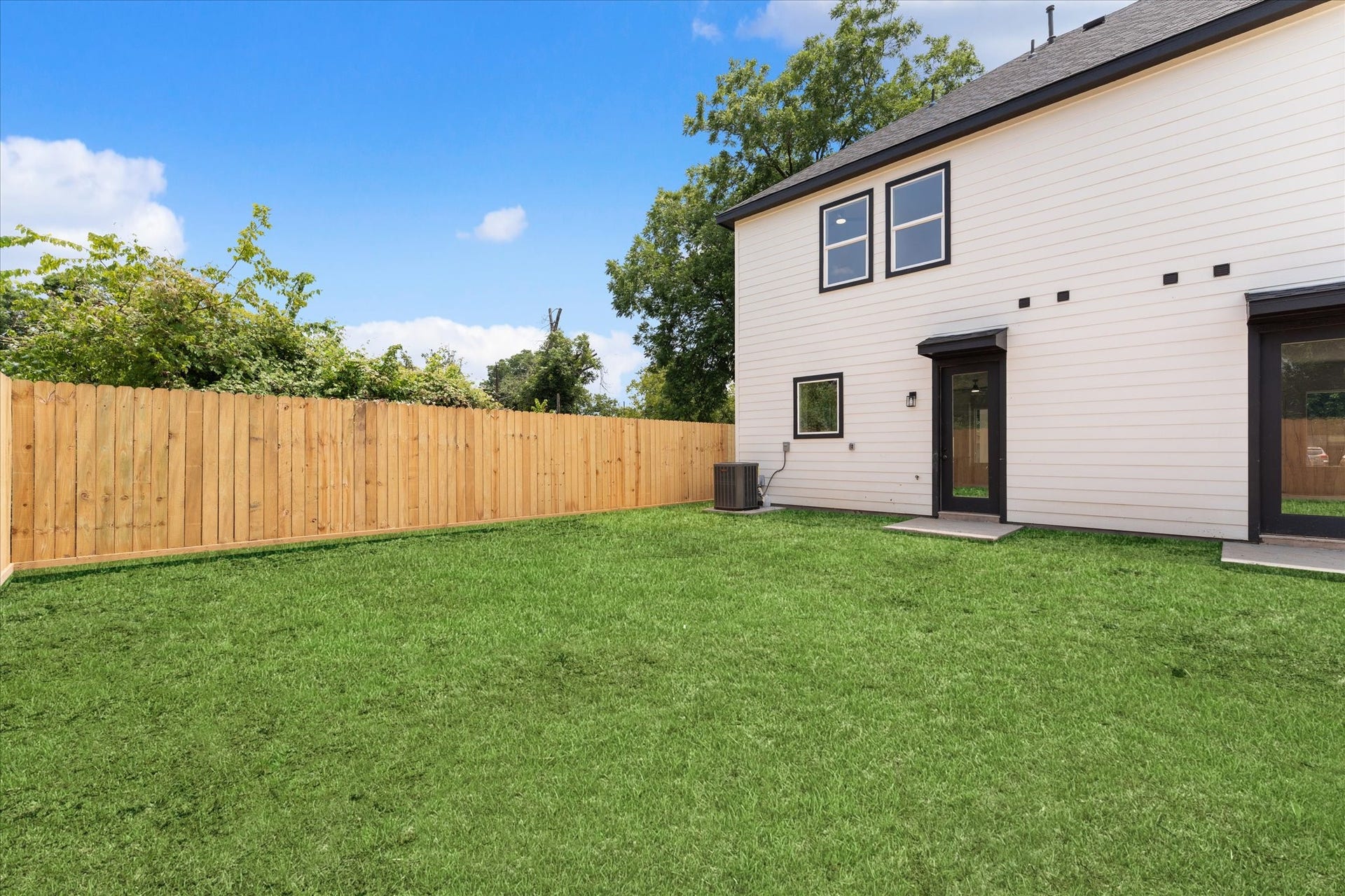 9119 Henrietta Street, #A/B, Houston, TX 77088 Step outside to a spacious, fully fenced backyard with plenty of room for pets, play,
gardening, or outdoor entertaining.