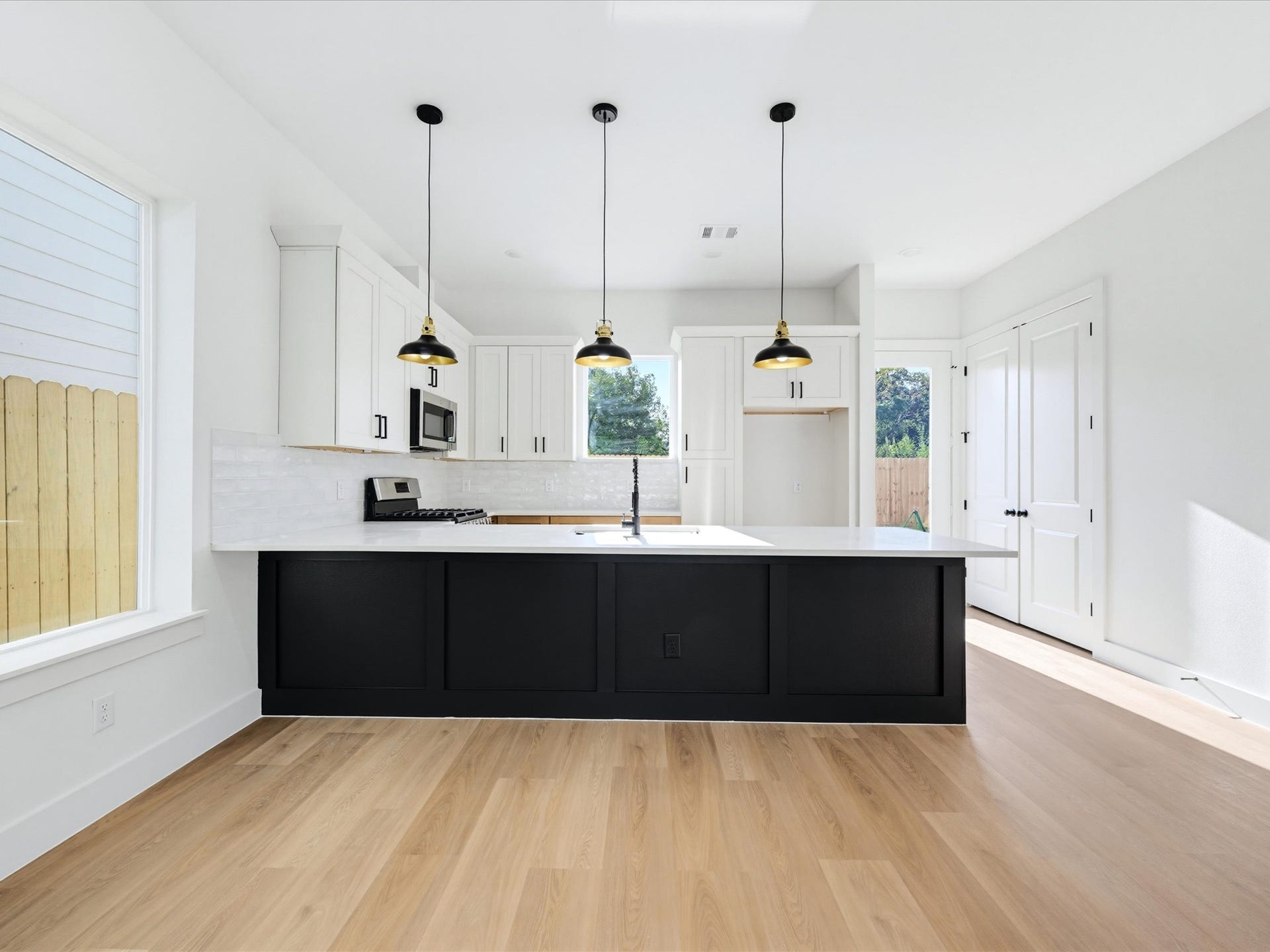9119 Henrietta Street, #A/B, Houston, TX 77088 Large windows and the back door invite natural light throughout the home while offering
an easy transition to the backyard.