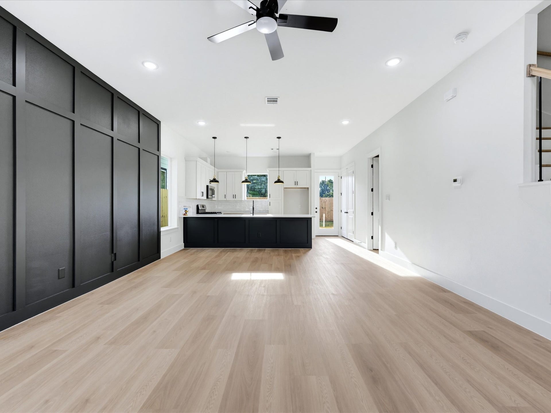 9119 Henrietta Street, #A/B, Houston, TX 77088 The open floor plan creates a bright, airy atmosphere with plenty of room to personalize
the space to fit your lifestyle.