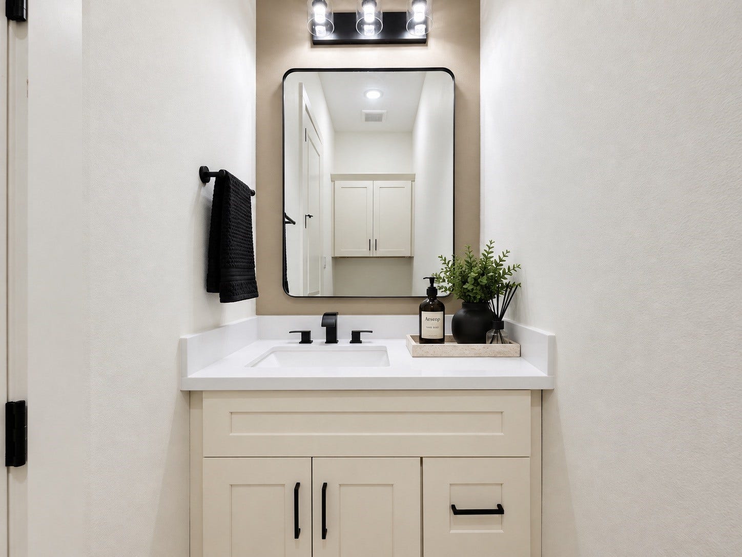 9119 Henrietta Street, #A/B, Houston, TX 77088 A stylish powder bath features a sleek vanity, modern fixtures, and a clean,
contemporary design