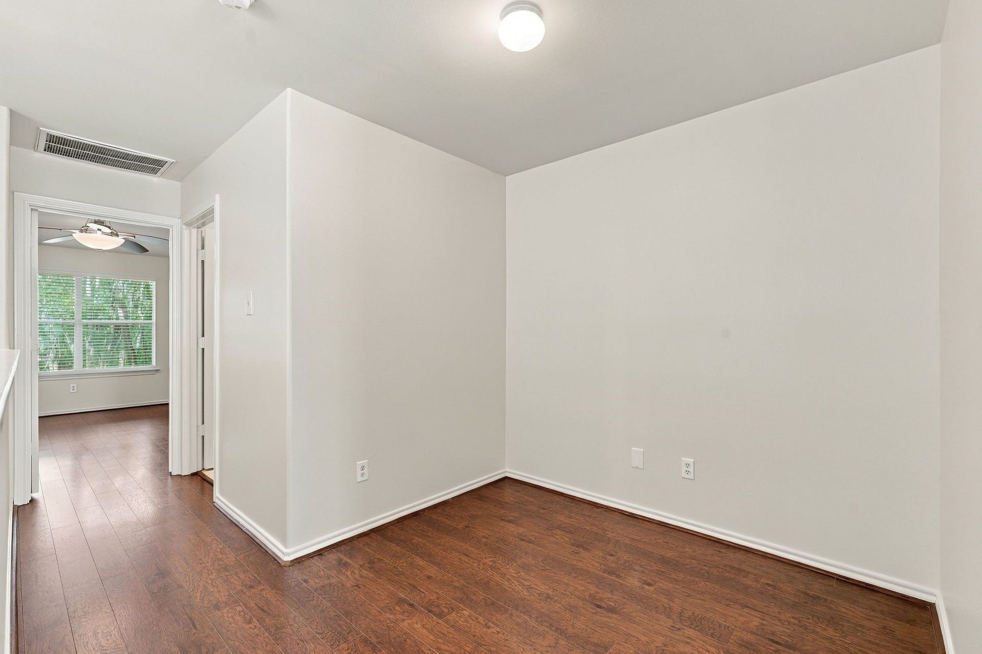 142 N Camellia Grove Circle, The Woodlands, TX 77382 This versatile space separates the primary bedroom from the secondary bedrooms and could serve as a nice home office, play area for kids, tv or gaming space, craft room, etc.